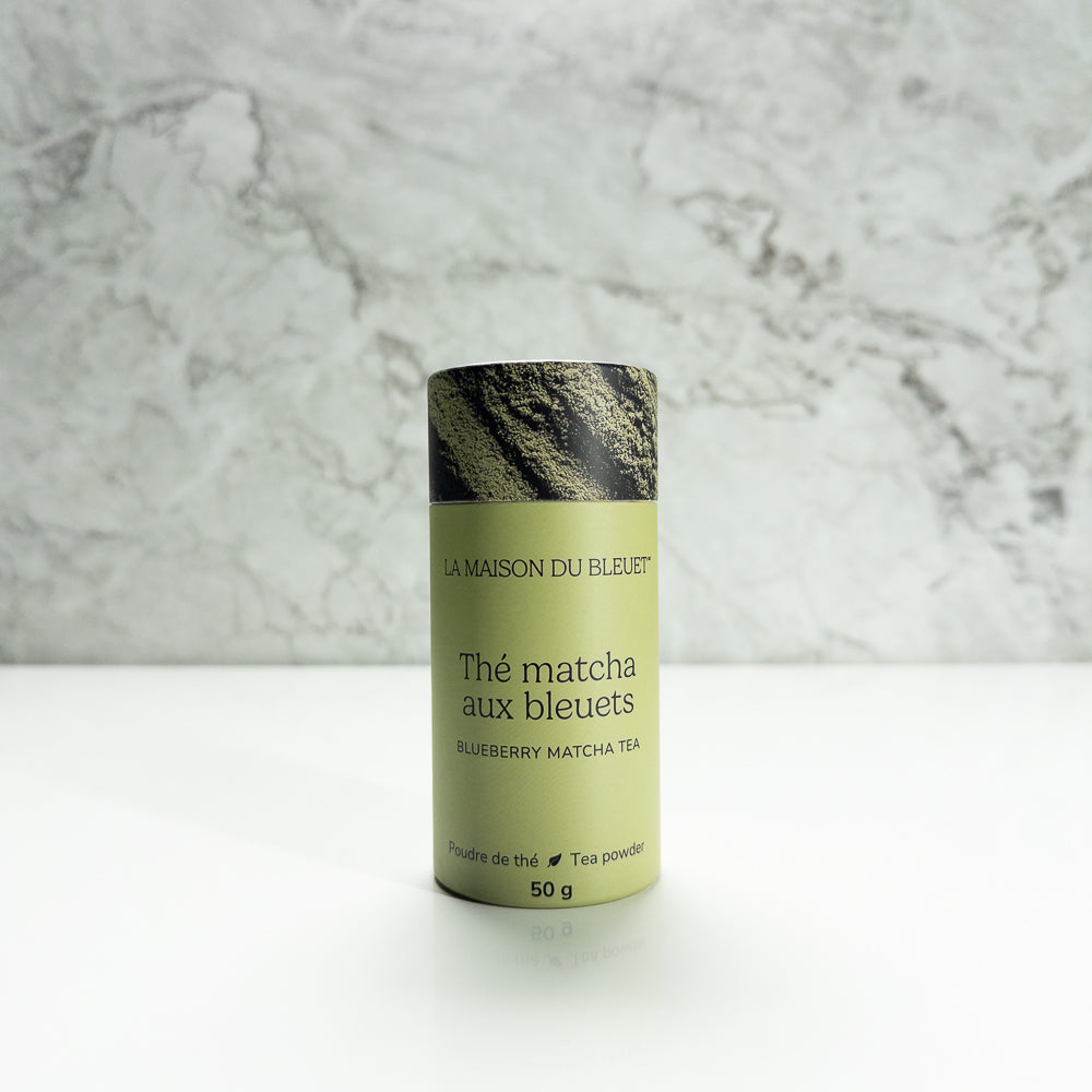 Boîte de thé matcha aux bleuets de La Maison du Bleuet. 50 g