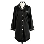 Chemise de nuit noire boutonnée à passepoil clair
