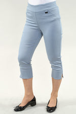 Pantalon ajusté bleu pâle, longueur cheville