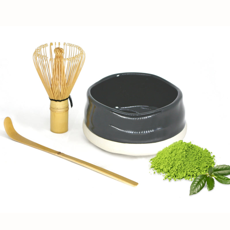 Ensemble de préparation du matcha avec bol, fouet et cuillère
