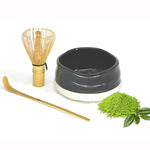 Ensemble de préparation du matcha avec bol, fouet et cuillère