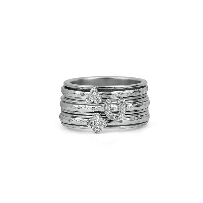 Bague de méditation Dew – MeditationRings – exemple de superposition avec d’autres bagues