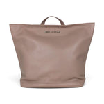 Sac à dos Lore en cuir taupe – vue du modèle