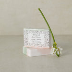 Savon rose pâle avec emballage fleuri Dot & Lil
