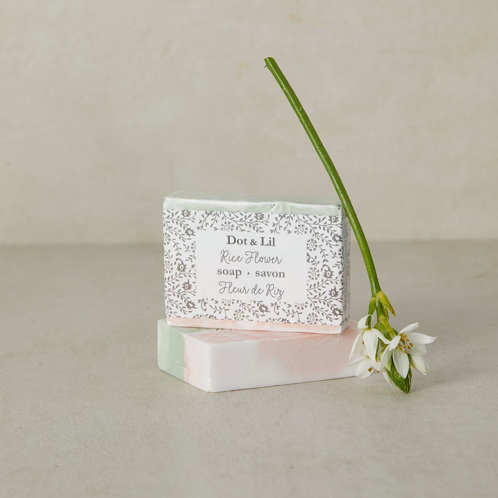 Savon rose pâle avec emballage fleuri Dot & Lil