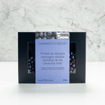 Perles bleues de bleuets séchés enrobés de chocolat noir
