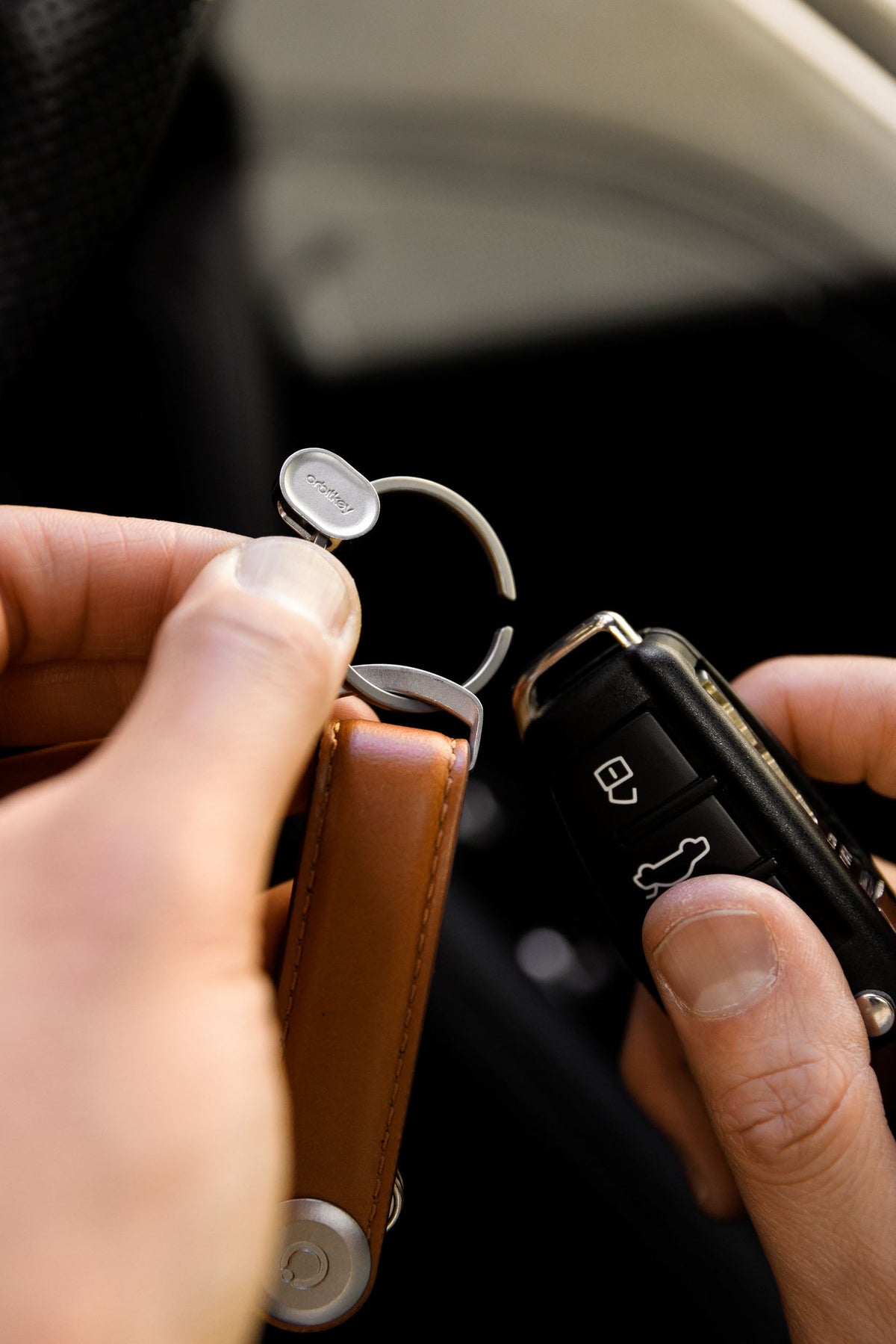 Anneau porte-clés à ouverture rapide Orbitkey Ring v2 — détail de l’anneau ouvert