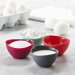 Bols en silicone Trudeau contenant des ingrédients de pâtisserie