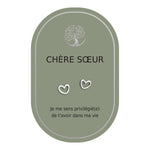 Boucles d’oreilles en cœurs argentés sur carte verte Earth Angel « Chère sœur ».