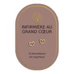 Boucles d’oreilles en cœurs dorés sur carte rose Earth Angel « Infirmière au grand cœur ».