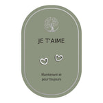 Boucles d’oreilles en cœurs argentés sur carte verte Earth Angel « Je t’aime ».
