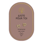 Boucles d’oreilles en cœurs dorés sur carte rose Earth Angel « Juste pour toi ».