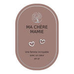 Boucles d’oreilles en cœurs argentés sur carte rose Earth Angel « Ma chère mamie ».