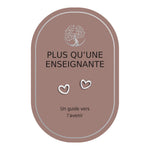 Boucles d’oreilles en cœurs argentés sur carte rose Earth Angel « Plus qu’une enseignante ».