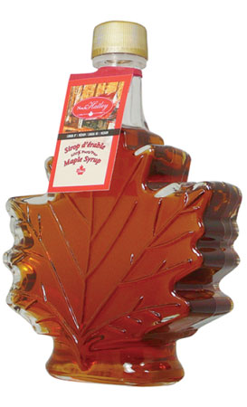 Bouteille en verre en forme de feuille contenant du sirop d’érable North Hatley – 250 ml