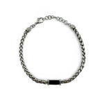 Bracelet Distingué ajustable 20–21,5 cm AJ&Co, finition argentée, avec détail noir et chaîne d’extension.