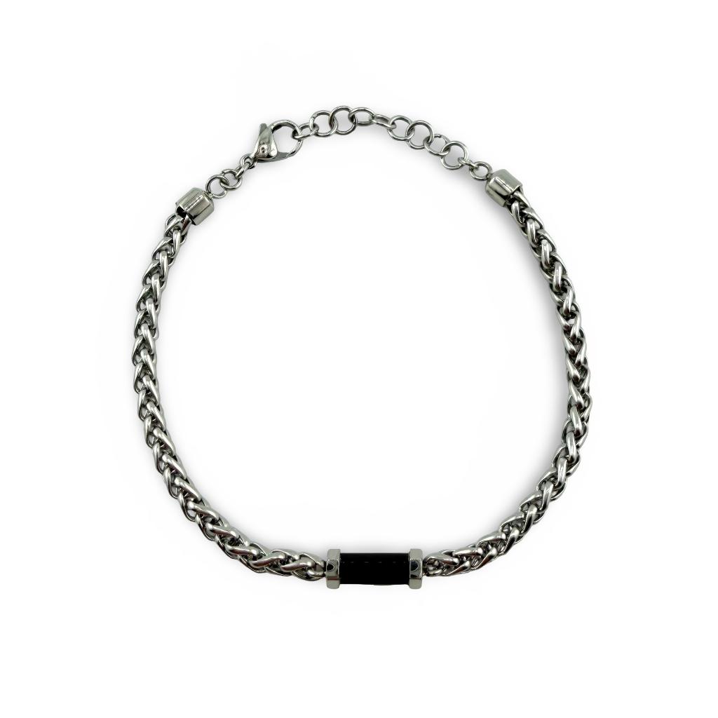 Bracelet Distingué ajustable 20–21,5 cm AJ&Co, finition argentée, avec détail noir et chaîne d’extension.