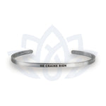 Bracelet à message « Ne crains Rien », vue du bijou et de son inscription en français.