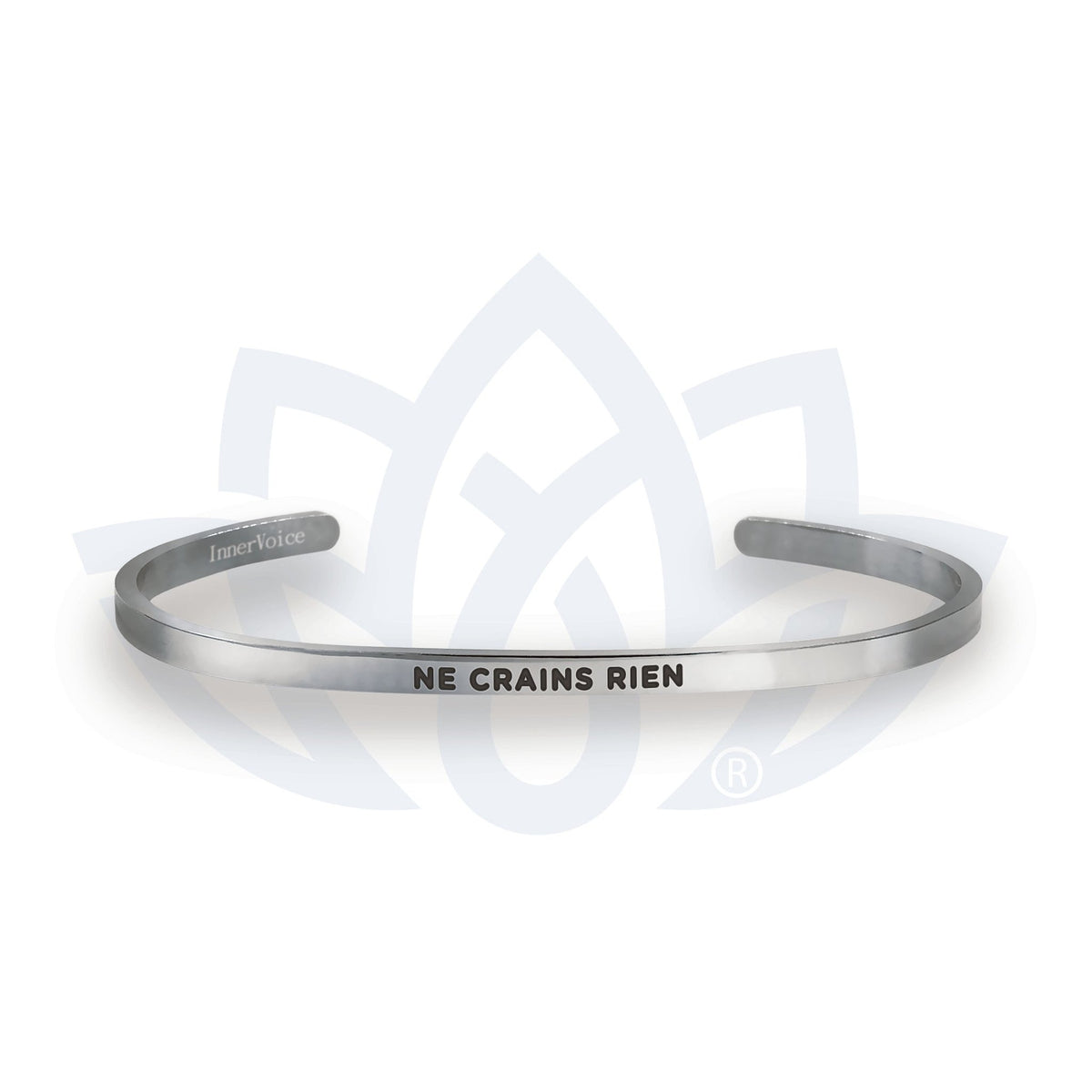 Bracelet à message « Ne crains Rien », vue du bijou et de son inscription en français.