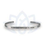 Bracelet à message « Tu es plus forte que tu crois », vue du bijou et de son inscription en français.