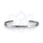 Bracelet à message « Vise les étoiles », vue du bijou et de son inscription en français.