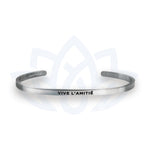Bracelet à message « Vive l’amitié », vue du bijou et de son inscription en français.