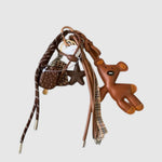 Breloque de sac – Faon brun. Faon brun, étoile décorative, ruban à carreaux et cordons dans des tons de brun.