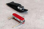 Briquet Sizzle Scout noir et rouge avec étui