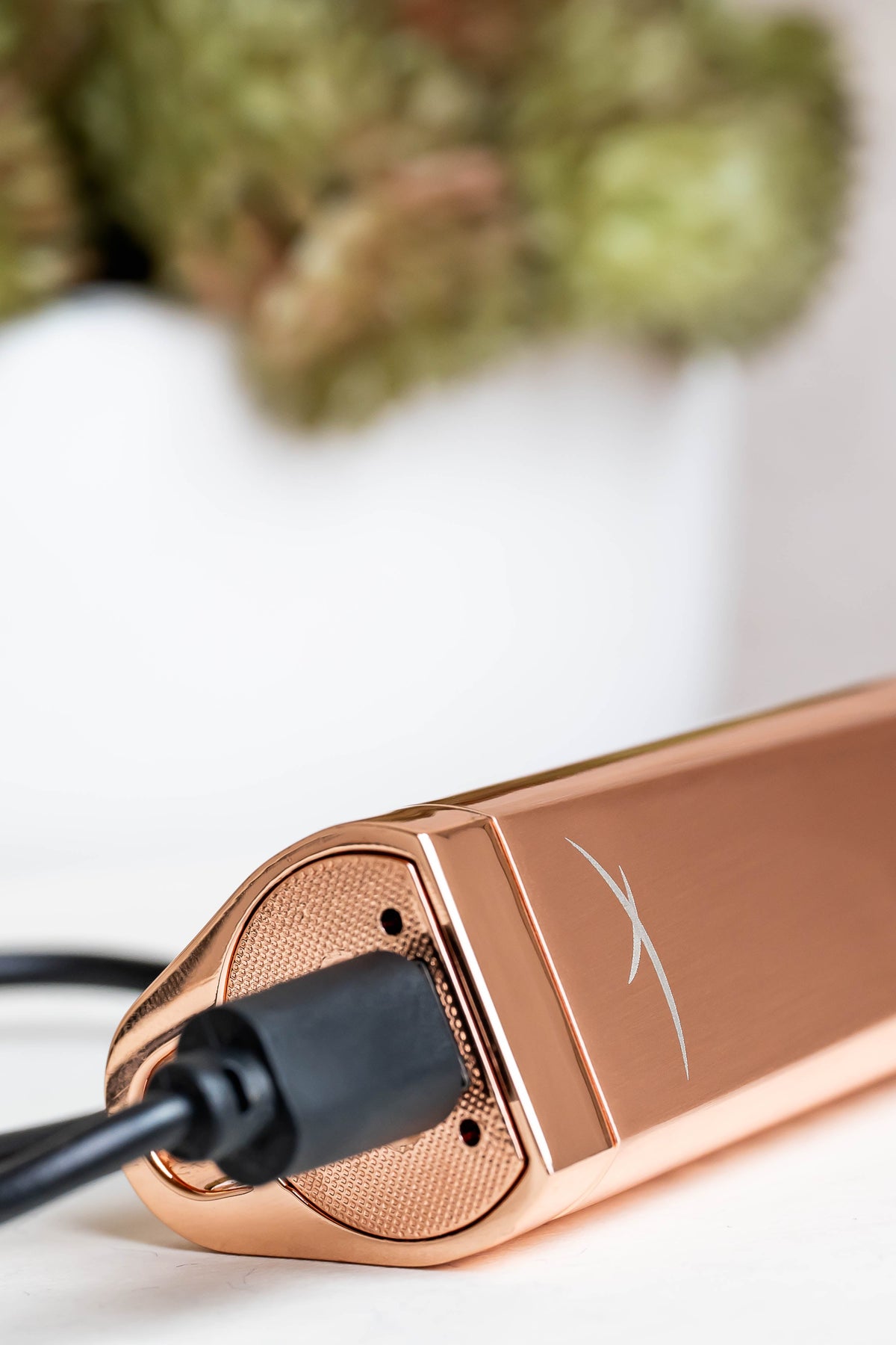 Briquet Sizzle Sleek or rose branché pour la recharge