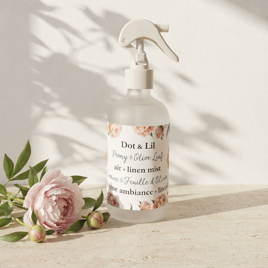 Brume d’ambiance et literie – Pivoine & feuille d’olivier – 237 ml de Dot & Lil