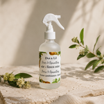 Brume d’ambiance et literie – Poire & osmanthus – 237 ml de Dot & Lil