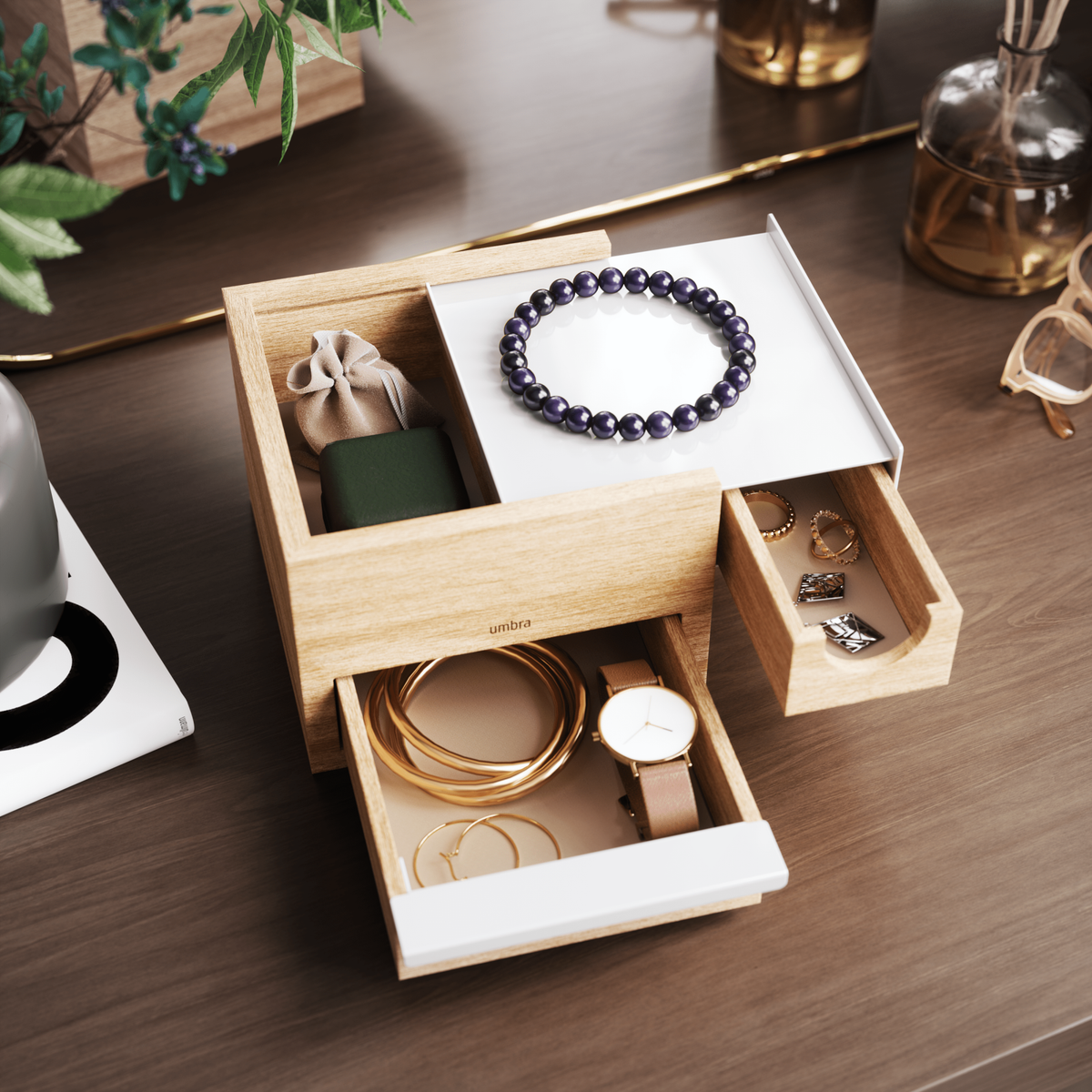 Coffret à bijoux Mini Stowit Umbra – Blanc et naturel – présentation en situation