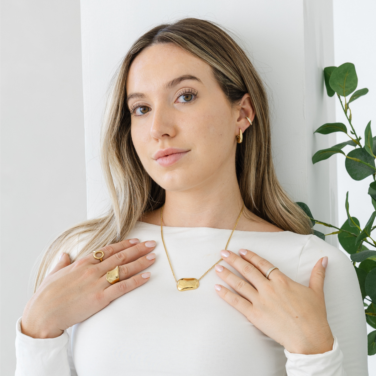 Collier Imara de Mia porté sur mannequin