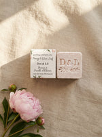 Cube de bain effervescent – Pivoine & feuille d’olivier – 95 g de Dot & Lil – présentation du produit