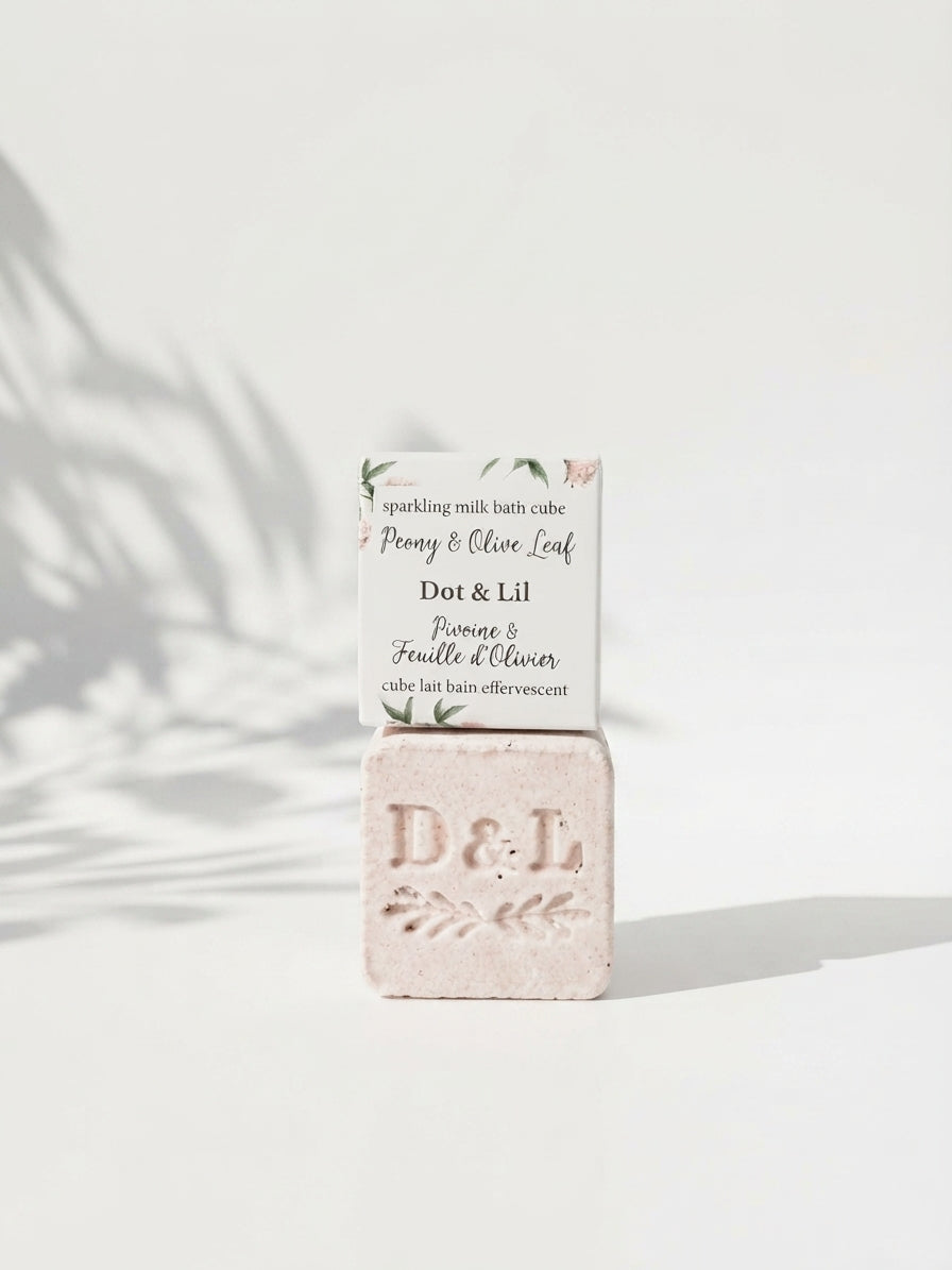 Cube de bain effervescent – Pivoine & feuille d’olivier – 95 g de Dot & Lil – présentation du produit