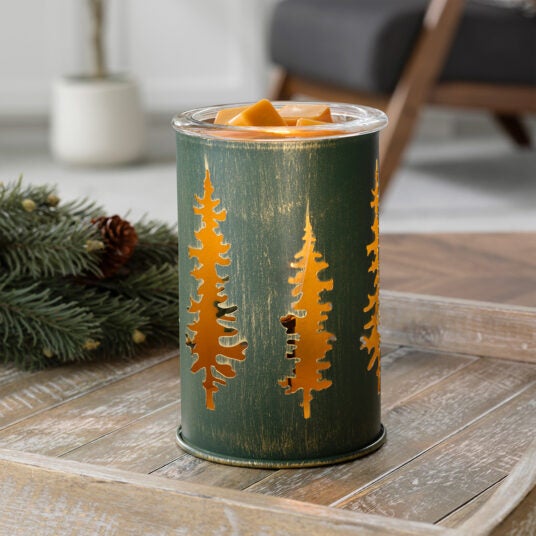 Diffuseur de cire lumineux – Pins dorés de Candle Warmers en situation dans un décor intérieur