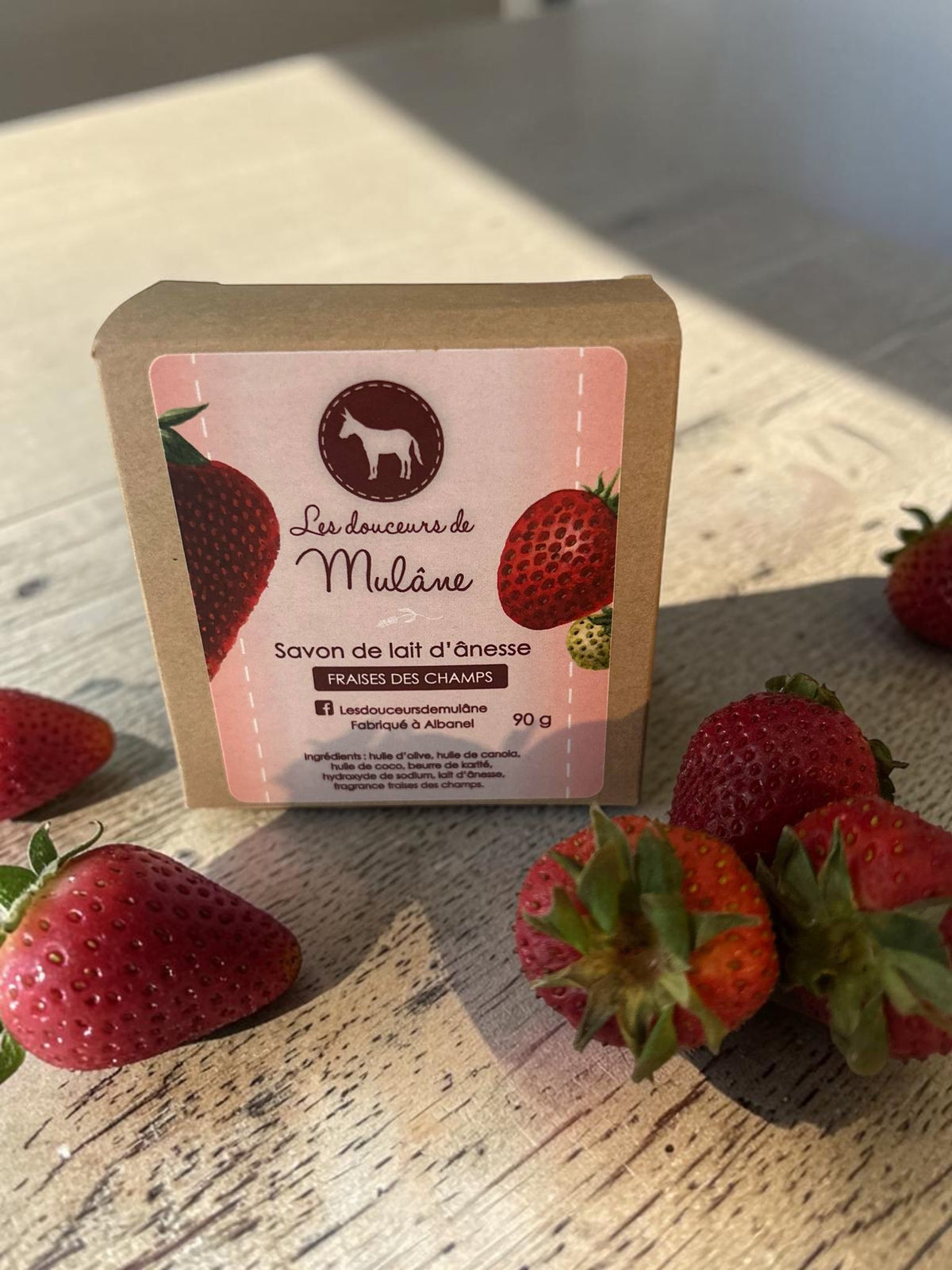 Savon fraises des champs Mulâne dans une boîte illustrée de fraises