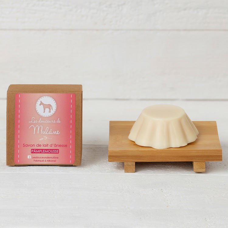 Savon pamplemousse Mulâne en forme de fleur, avec sa boîte rose