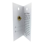 Carte ouverte de l’épinglette « Grand-maman, je pense à toi et je prie pour toi », avec son message en français.