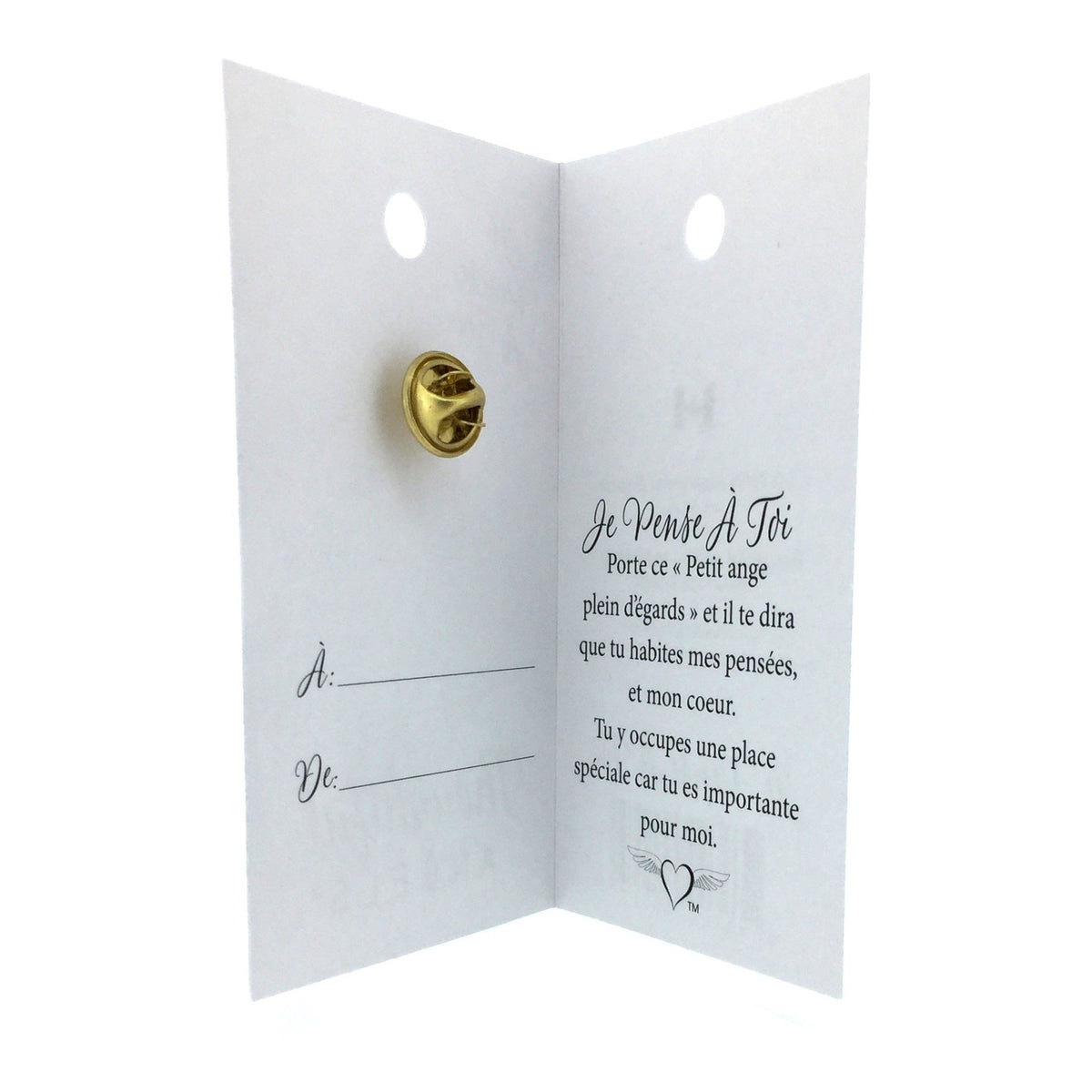 Carte ouverte de l’épinglette « Je pense à toi », avec son message en français.