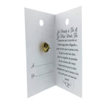 Carte ouverte de l’épinglette « Je pense à toi et je prie pour toi », avec son message en français.