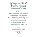 Message en français sur la carte de l’épinglette « Petit garçon spécial ».