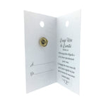 Carte ouverte de l’épinglette « Rose de l’amitié », avec son message en français.
