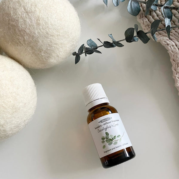 Fragrance Eucalyptus et Lime de Dot & Lil avec boules de séchage
