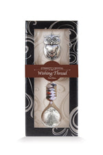 Fil à vœux Hibou Eternity Crystal présenté dans sa boîte illustrée avec son cristal facetté.