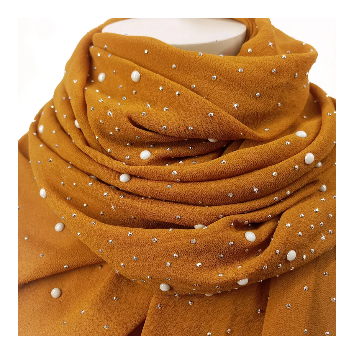 Foulard Jacqueline Kent en mousseline, demi-perles sur fond orangé