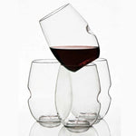 Verres à vin Govino 16 oz – trois verres transparents, dont un rempli de vin rouge