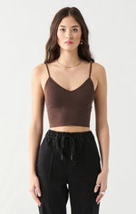 Haut-brassière sans coutures Dex, coloris brun, vêtement porté