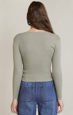 Haut en tricot à encolure festonnée Dex, coloris sauge clair, vue de dos