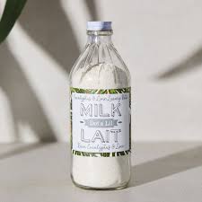 Bouteille de lait de bain Dot & Lil sur fond clair